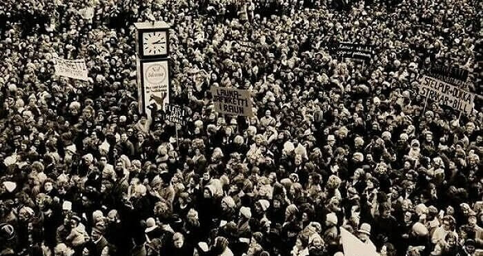 90% of Icelandic Woman Walked off the Job in 1975